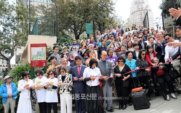 지난 9월 22일 오전 11시 미국 샌프란시스코 중심부에 위치한 세인트 메리 스퀘어에서 ‘샌프란시스코 위안부 기림비 건립 2주년 기념식’이 열렸다. (사진 정승덕 재외기자)
