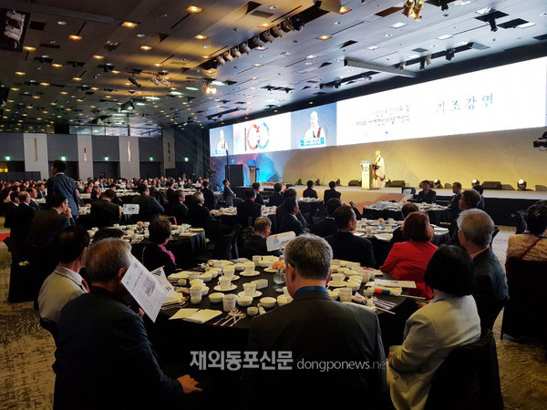 전 세계 한인사회 리더들이 모여 동포사회 현안과 한반도 평화 정착을 위한 역할에 대해 논의하는 ‘2019 세계한인회장대회’가 10월 2일 서울 광진구 그랜드 워커힐 호텔에서 개막했다.