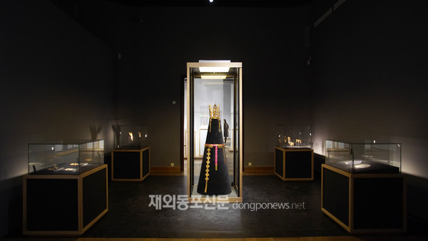 국립중앙박물관은 한국과 폴란드 수교 30주년을 기념해 한국문화재 특별전 '한국미술: 삶과 영혼에 깃들다'를 10월 11일부터 2020년 1월 12일까지 폴란드 바르샤바국립박물관에서 개최한다. 전시실 전경 (사진 국립중앙박물관)
