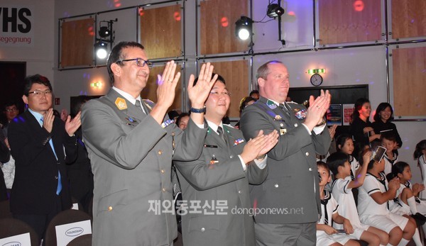 대한민국군가합창단은 10월 10일 오후 6시 반 비엔나 시내 오스트리아 재향군인회관에서 한국전쟁 참전용사에게 감사의 마음을 전하는 공연을 개최했다. (사진 김운하 해외편집위원)