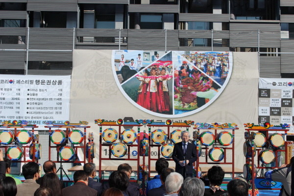 재일본한국인연합회가 주최하는 ‘제3회 코리아 페스티벌’이 11월 9일 동경한국학교에서 3000여 명이 자리한 가운데 성황리에 펼쳐졌다. (사진 재일본한국인연합회)
