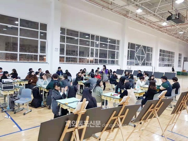 중국 웨이하이한국학교는 11월 15일 ‘2019 논어 책쓰기 가족캠프’ 행사를 개최했다. (사진 웨이하이한국학교)