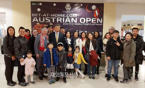지난 11월 12일부터 17일까지 오스트리아 린츠 스타디움 실내경기장에서 열린 ‘국제탁구연맹(ITTF)월드투어 2019’ 오스트리아 오픈 경기에서 한국 남자복식조가 2위, 여자복식조와 혼합복식조는 각각 3위의 성적을 거뒀다. (사진 김운하 해외편집위원)