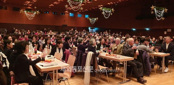 독일 프랑크푸르트 한국문화회관 창립 16주년 기념식이 지난 11월 29일 오전 11시에 프랑크푸르트 노드베스트 티투스포럼 대강당에서 열렸다. (사진 배정숙 재외기자)