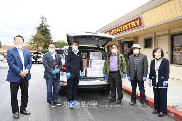 김진덕정경식재단은 지난 4월 17일 미국 북부 캘리포니아주 지역 한인단체 10여 곳에 코로나19 방역을 위한 마스크 1만2000개와 장갑 30만개를 전달했다.