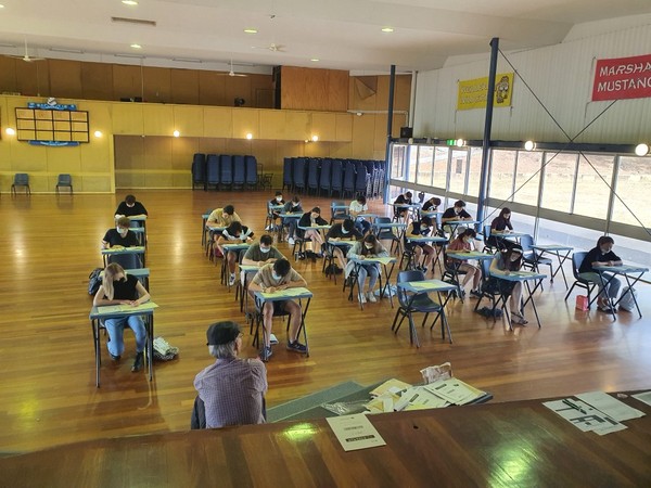 시드니한국교육원이 주관하는 ‘제72회 한국어능력시험’이 10월 17일 호주 다섯 개 (준)주 9개 시험장에서 실시됐다.. 시험 응시 모습 (사진 시드니한국교육원)