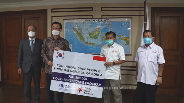 한국국제협력단은 11월 19일 인도네시아 적십자(PMI)와 코로나19 대응 역량강화를 위한 업무협약을 체결했다. (사진 한국국제협력단)