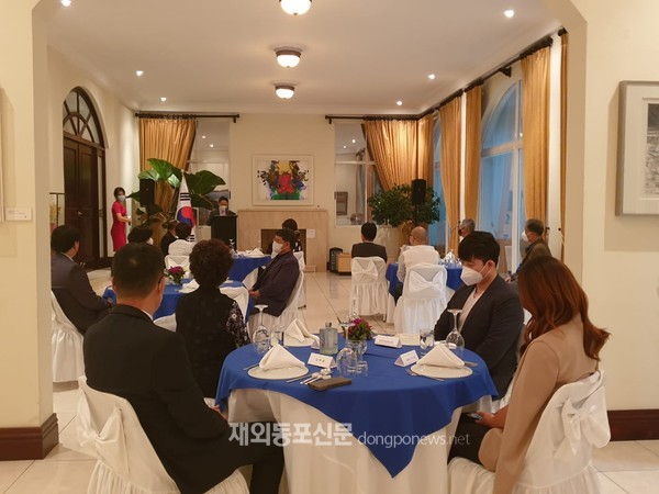 주코스타리카한국대사관(대사 윤찬식)은 12월 11일 저녁 산호세 소재 대사관 청사에서 ‘2020년 코스타리카 동포사회와의 송년 타운홀 행사’를 개최했다. (사진 주코스타리카한국대사관)