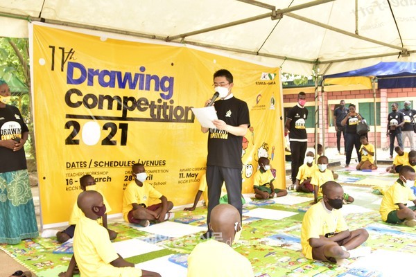 주나이지리아한국문화원은 4월 28일 나이지리아 초등교육위원회와 공동으로  ‘한-나 어린이 그림그리기대회’를 개최했다. (사진 주나이지리아한국문화원)