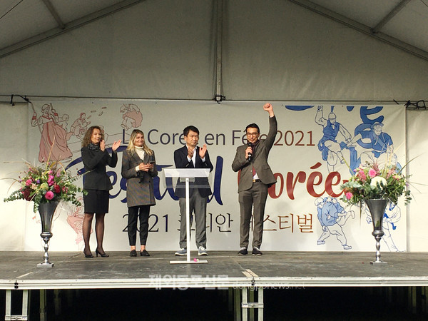 프랑스한인회는 지난 10월 23일 파리16구지역인 쟈흐당 아끌리마따씨옹 공원에서 ‘2021 코리안 페스티벌’을 개최했다. (사진 프랑스한인회) 