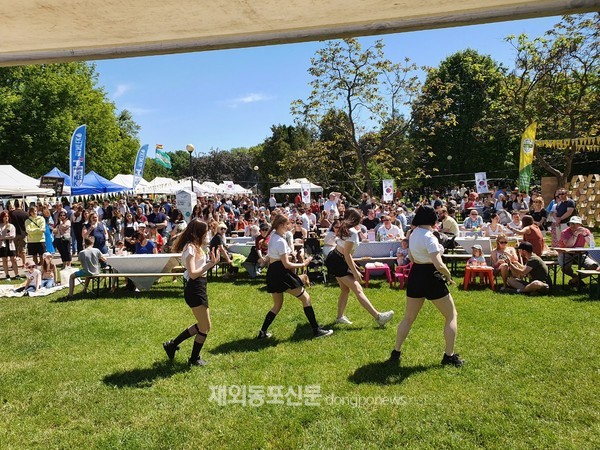 폴란드한인연합회는 지난 6월 4~5일 이틀간 폴란드 바르샤바 공원에서 ‘한국음식과 함께 하는 주말(Korea food Weekend)’ 행사를 개최했다. (사진 폴란드한인연합회)
