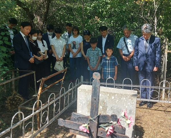 키르기즈 한국대사, 최재형 선생 부인 묘소 참배