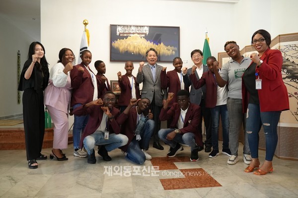 주나이지리아한국문화원은 한-아프리카재단과 협력해 10월 11일부터 16일까지 5박 6일간 나이지리아 아부자와 라고스에서 ‘한-나 청소년 캠프 2022(Korea-Nigeria Youth Camp 2022)’를 개최했다. (사진 주나이지리아한국문화원)