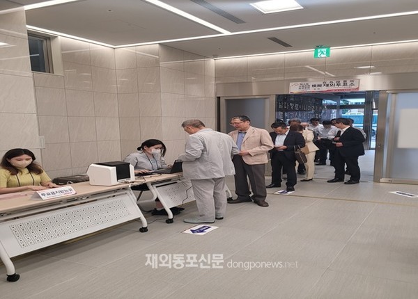 주오사카총영사관에서 진행된 모의 재외선거 투표 모습 (사진 중앙선거관리위원회)
