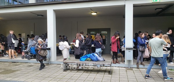 독일 함부르크한인학교(교장 조한옥)에서는 지난 10월 6일 학생, 학부모 그리고 한인동포들이 함께하는 ‘신나는 장터체험’ 행사가 열렸다. (사진 김복녀 재외기자)
