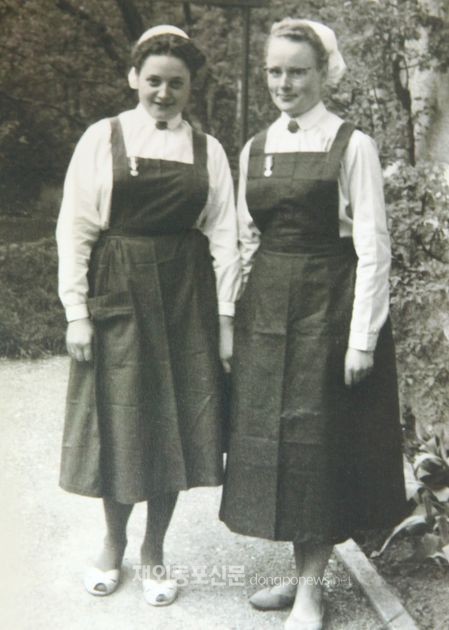 마가렛 피사렉(왼쪽)과 마리안느 스퇴거 간호사의 1960년대 소록도 봉사시절 모습 (사진 김운하 해외편집위원)