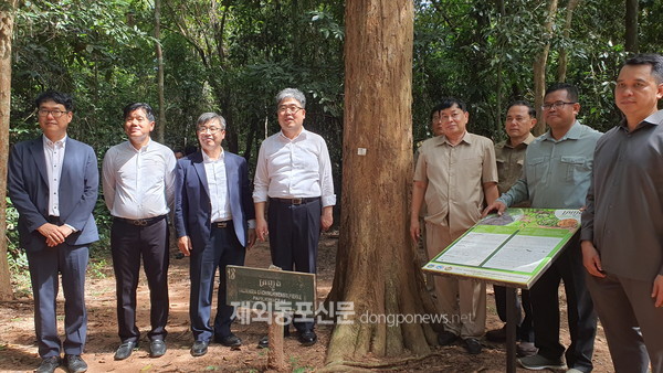 산림청은 11월 14일 캄보디아 시엠립주에서 자연휴양림 및 한-아세안 정원의 공동기공식을 개최했다. (사진 산림청)