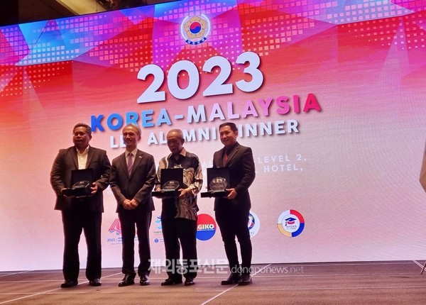 주말레이시아한국대사관은 지난 11월 17일 말레이시아 쿠알라룸프 인터콘티넨탈 호텔에서 말레이시아 한국 유학 총동문회를 개최했다.