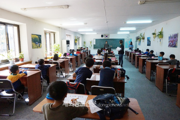 우즈베키스탄 한인회는 제573돌 한글날을 맞아 지난 10월 5일 타슈켄트 한국교육원 내 주말한글학교에서 ‘제16회 한인 백일장 대회’를 개최했다. (사진 우즈베키스탄한인회)