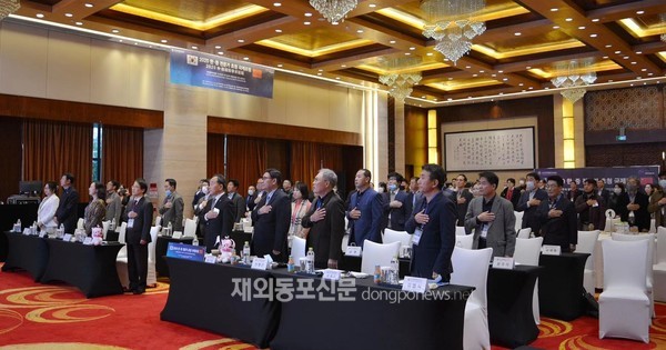 민주평통 칭다오협의회는 11월 18일 중국 칭다오시 청양구 홀리데이인호텔에서 ‘2020 한중 전문가 초청 국제포럼’을 개최했다. (사진 민주평통 베이징협의회)