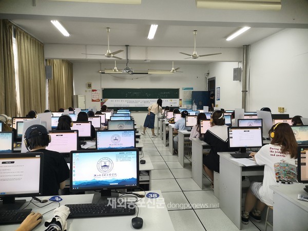중국 항저우 세종학당에서 세종한국어평가(SKA) 모의시험이 실시되고 있다. (사진세종학당재단)