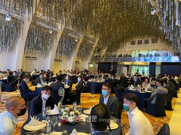 주싱가포르한국대사관은 싱가포르 한인 금융인들의 네트워킹 도모하고 이들의 영업활동을 지원하기 위해 11월 16일 오후 6시 반 J.W. 메리어트 사우스 비치 호텔에서 ‘싱가포르 금융인의 밤 2021’ 행사를 개최했다. (사진 주싱가포르한국대사관)