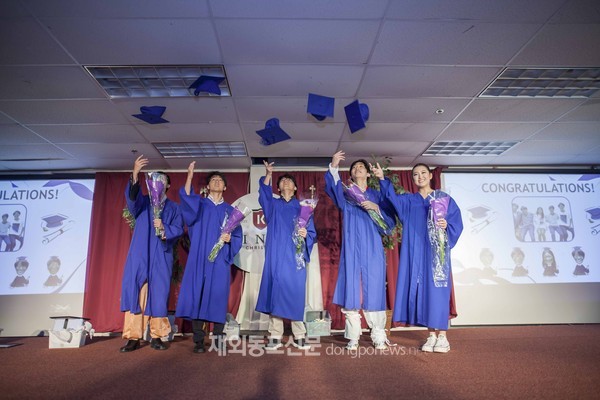 미국 남부뉴저지통합한국학교는 지난 5월 21일 학교 다목적실에서 졸업식과 함께 한복패션쇼 및 문화예술제를 개최했다. (사진 남부뉴저지통합한국학교) 