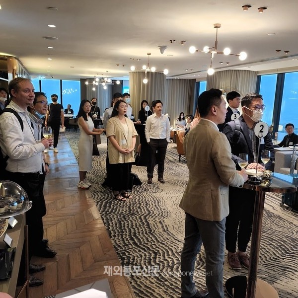 싱가포르 한국상공회의소는 지난 6월 9일 싱가포르 타워 클럽 펜트하우스 64층에서 ‘2022 상반기 코참 영 프로페셔널 네트워킹 나이트’를 개최했다. (사진 싱가포르한국상공회의소)