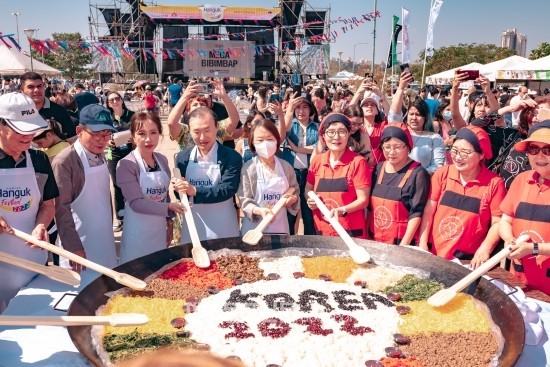 파라과이한인회는 지난 8월 15일 오전 11시부터 오후 6시까지 파라과이 아순시온시 강가 Costanera de Asuncion에서 한인 이민 57주년 기념 ‘한국인의 날(Hanguk Festival 2022)’ 행사를 개최했다. (사진 임광수 재외기자)