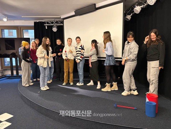 지난 11월 9일 독일 베를린에 있는 주독일한국문화원(원장 양상근)에서 한국과 독일 고등학생들을 초청한 이색 문화교류 체험 프로그램이 열렸다. (사진 주독일한국문화원)