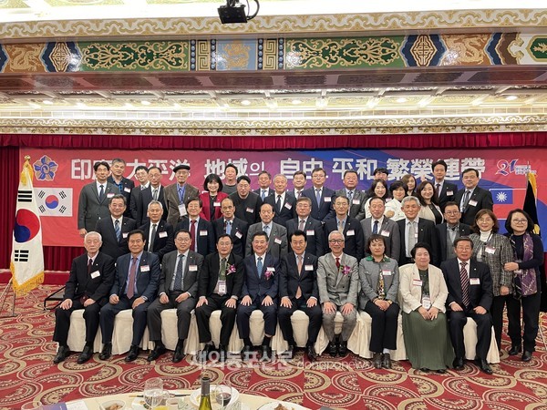 민주평통 동남아북부협의회는 이북5도 지역회의와 함께 지난 2월 1일 오후 5시 타이완 수도 타이베이에 있는 더그랜드호텔에서 ‘인도-태평양 지역의 자유·평화·번영 연대’ 국제학술 심포지엄을 개최했다. (사진 민주평통 아시아·태평양지역회의)